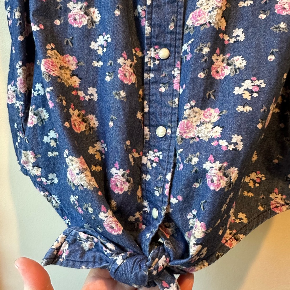 Levi’s Denim Floral Shirt - Picture 4 of 10